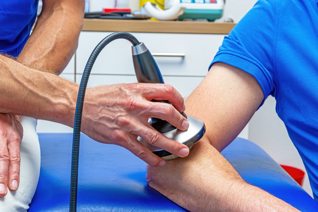 Shock wave therapy on a elbow